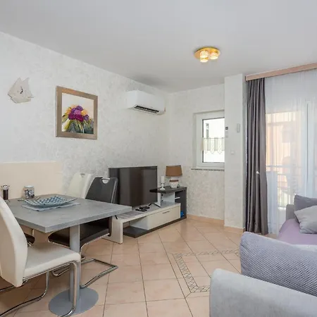 1 Bedroom In Bogovici Malinska