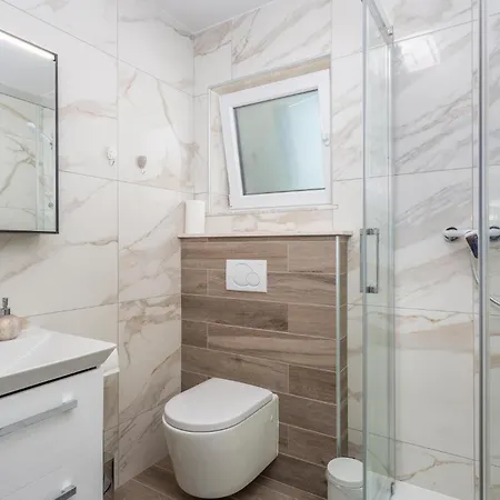 1 Bedroom Lovely In Bogovici Apartmán Malinska